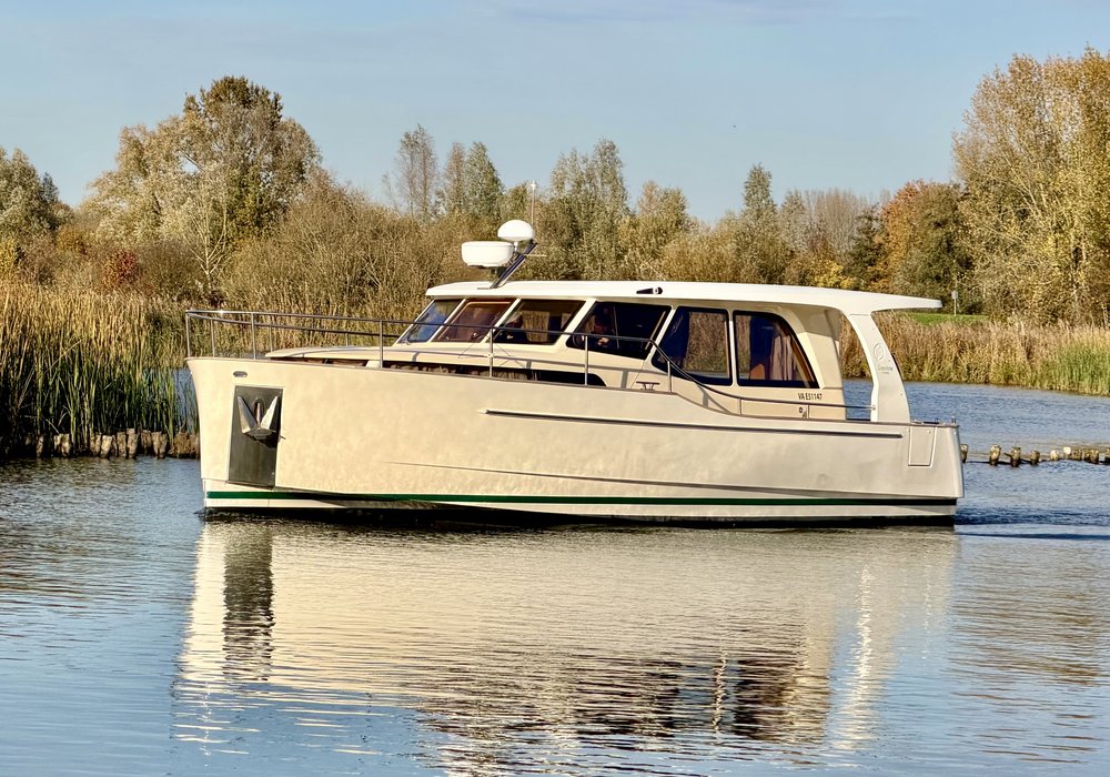 Naousa (Greenline 33) huren